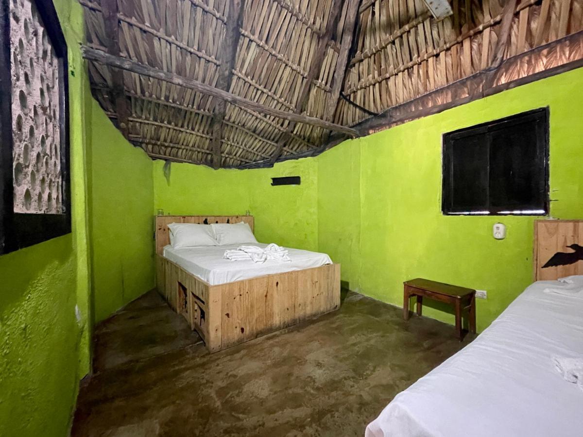 Johnnys Place Hotel Monterrico Extérieur photo