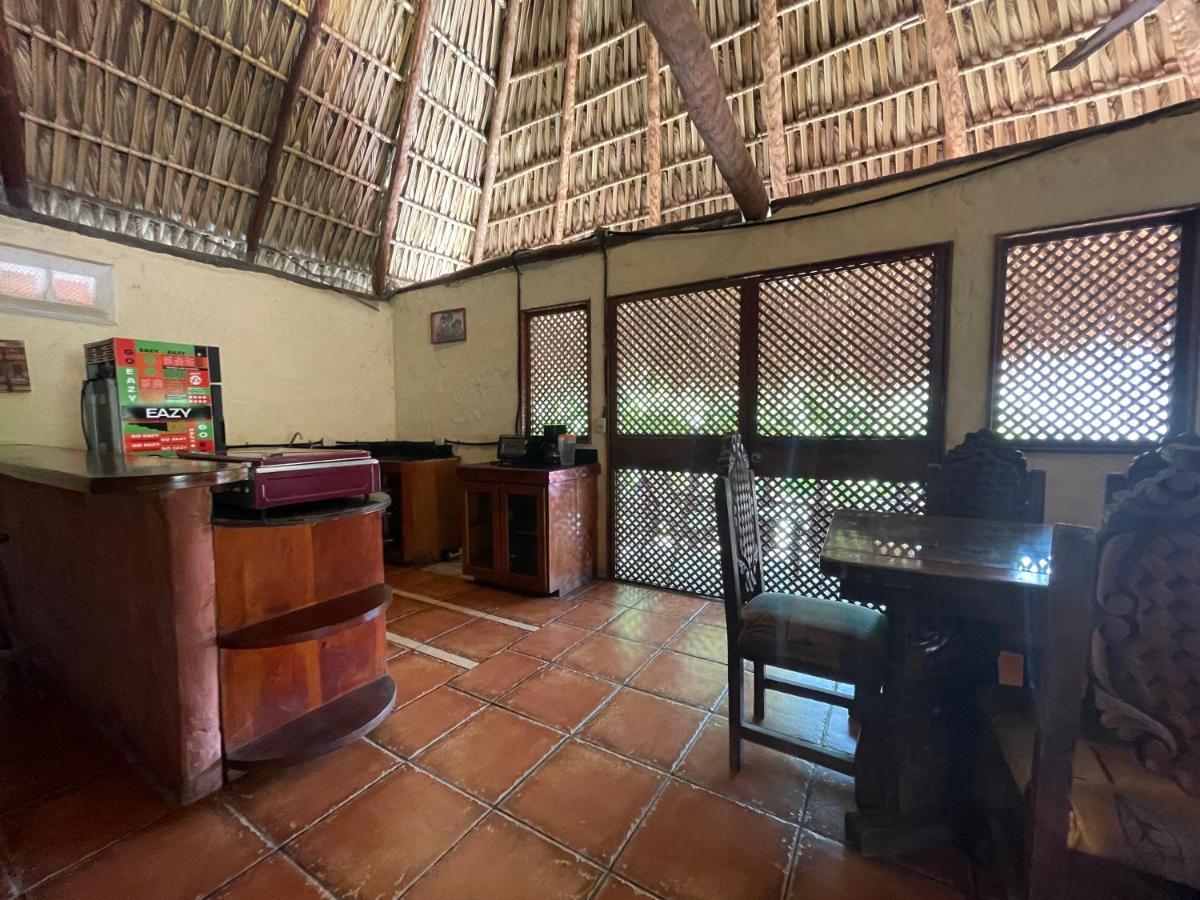 Johnnys Place Hotel Monterrico Extérieur photo