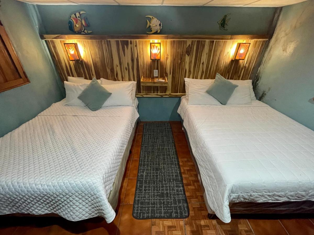 Johnnys Place Hotel Monterrico Extérieur photo