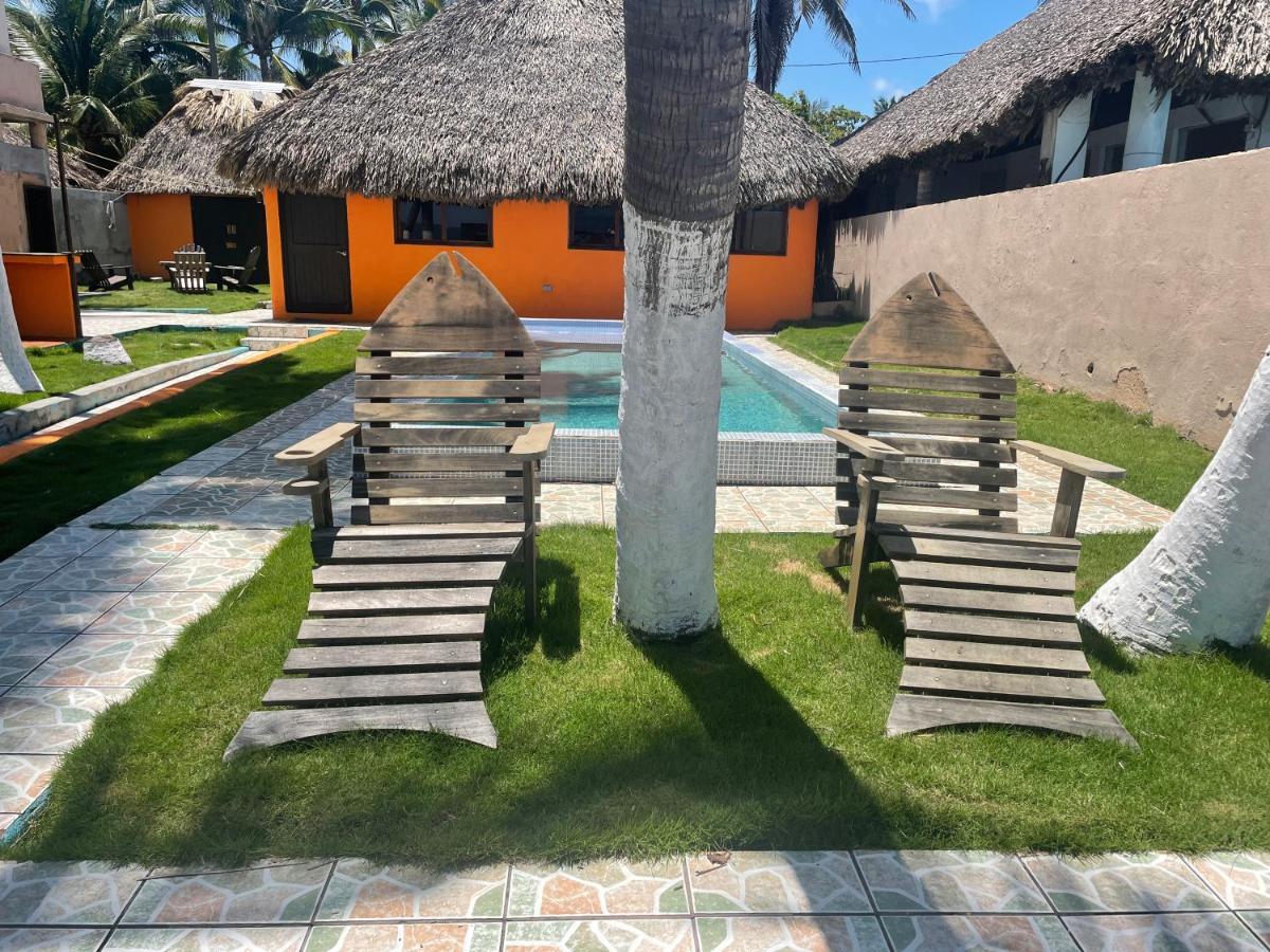 Johnnys Place Hotel Monterrico Extérieur photo