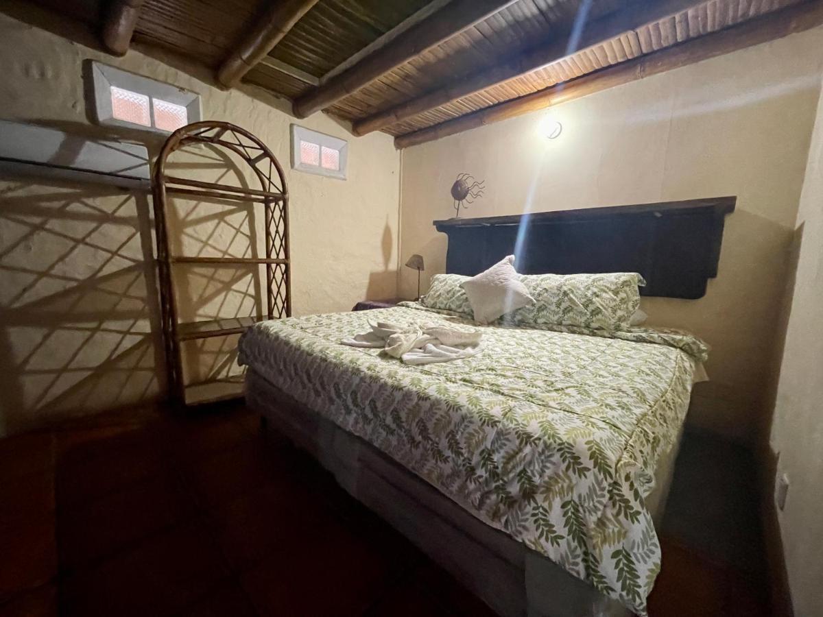 Johnnys Place Hotel Monterrico Extérieur photo