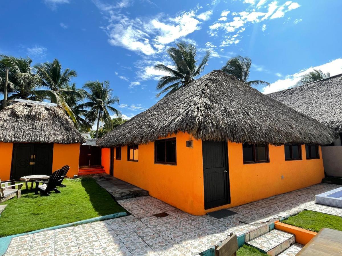 Johnnys Place Hotel Monterrico Extérieur photo