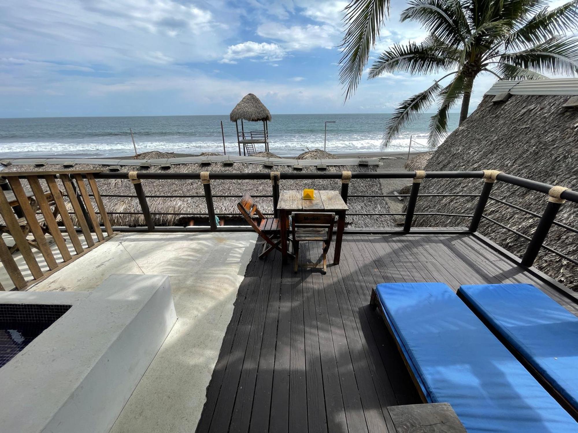 Johnnys Place Hotel Monterrico Extérieur photo